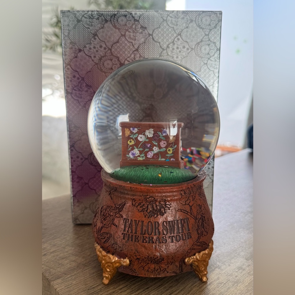 Taylor Swift The Eras Tour Acoustic Piano Snow Globe